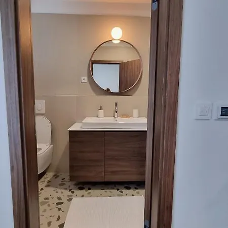 Delta House - Beta Zara