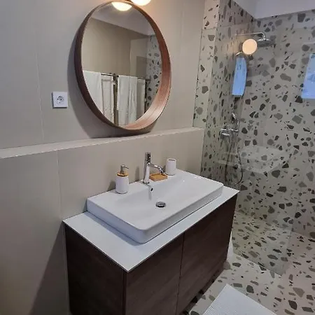 Delta House - Beta *