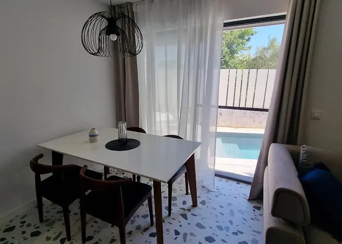 Delta House - Beta * 자다르